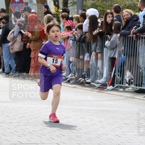 12.04.2026 - 45. Internationalen Wilhelmsburger Insellauf Strokosch-Dieckow http://msf.ph/oto/9489699 12.04.2026 14:08:00 Ziel 15, 1508 meine-sportfotos.de