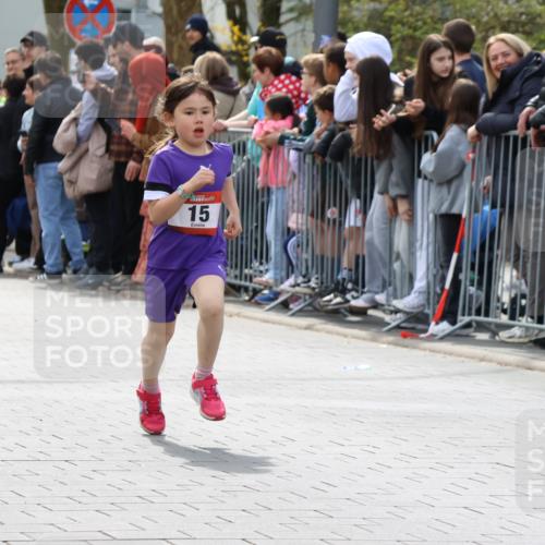 12.04.2026 - 45. Internationalen Wilhelmsburger Insellauf Strokosch-Dieckow http://msf.ph/oto/9489701 12.04.2026 14:08:00 Ziel 15, 1508 meine-sportfotos.de