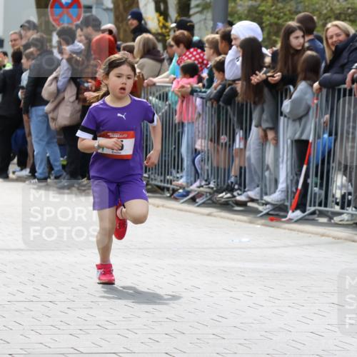 12.04.2026 - 45. Internationalen Wilhelmsburger Insellauf Strokosch-Dieckow http://msf.ph/oto/9489702 12.04.2026 14:08:00 Ziel 15, 1508 meine-sportfotos.de