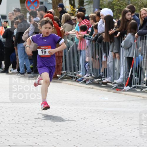 12.04.2026 - 45. Internationalen Wilhelmsburger Insellauf Strokosch-Dieckow http://msf.ph/oto/9489704 12.04.2026 14:08:00 Ziel 15, 1508 meine-sportfotos.de
