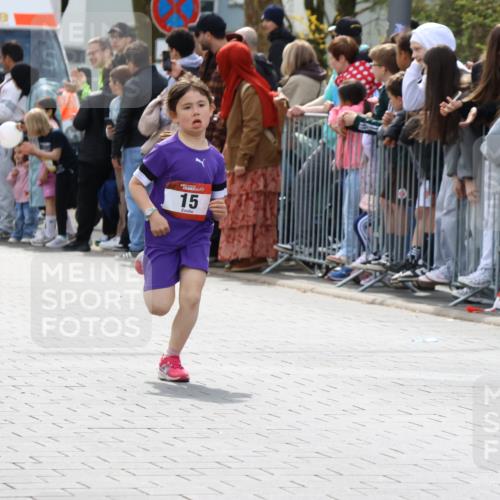 12.04.2026 - 45. Internationalen Wilhelmsburger Insellauf Strokosch-Dieckow http://msf.ph/oto/9489707 12.04.2026 14:07:59 Ziel 15, 1508 meine-sportfotos.de