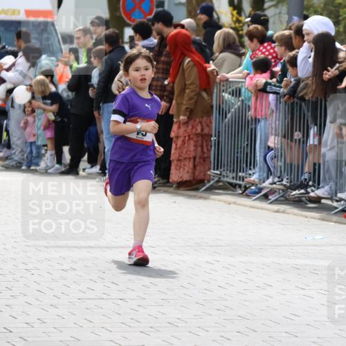 12.04.2026 - 45. Internationalen Wilhelmsburger Insellauf Strokosch-Dieckow http://msf.ph/oto/9489708 12.04.2026 14:07:59 Ziel 15, 1508 meine-sportfotos.de