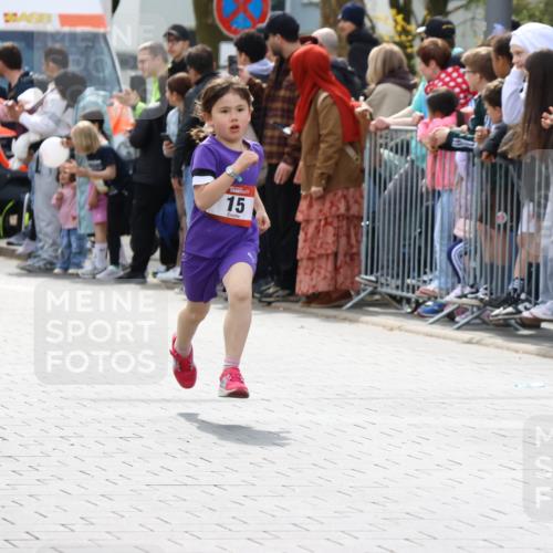 12.04.2026 - 45. Internationalen Wilhelmsburger Insellauf Strokosch-Dieckow http://msf.ph/oto/9489709 12.04.2026 14:07:59 Ziel 15, 1508 meine-sportfotos.de