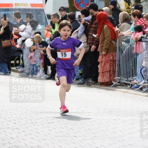 12.04.2026 - 45. Internationalen Wilhelmsburger Insellauf Strokosch-Dieckow http://msf.ph/oto/9489712 12.04.2026 14:07:59 Ziel 15, 1508 meine-sportfotos.de