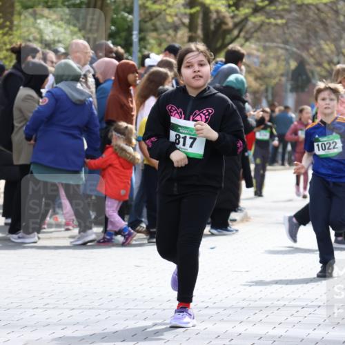 12.04.2026 - 45. Internationalen Wilhelmsburger Insellauf Strokosch-Dieckow http://msf.ph/oto/9489738 12.04.2026 14:36:16 Ziel 125, 827, 1024, 517, 521, 817, 1022 meine-sportfotos.de