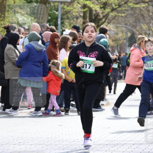12.04.2026 - 45. Internationalen Wilhelmsburger Insellauf Strokosch-Dieckow http://msf.ph/oto/9489740 12.04.2026 14:36:16 Ziel 125, 827, 1024, 517, 521, 817, 1022 meine-sportfotos.de