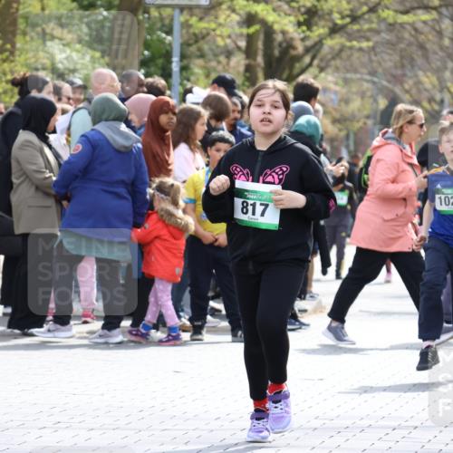 12.04.2026 - 45. Internationalen Wilhelmsburger Insellauf Strokosch-Dieckow http://msf.ph/oto/9489741 12.04.2026 14:36:16 Ziel 125, 827, 1024, 517, 521, 817, 1022 meine-sportfotos.de