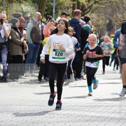 12.04.2026 - 45. Internationalen Wilhelmsburger Insellauf Strokosch-Dieckow http://msf.ph/oto/9489768 12.04.2026 14:36:03 Ziel 847, 641, 1056, 411, 93, 148, 1710, 863, 820, 328, 1025, 360, 325 meine-sportfotos.de