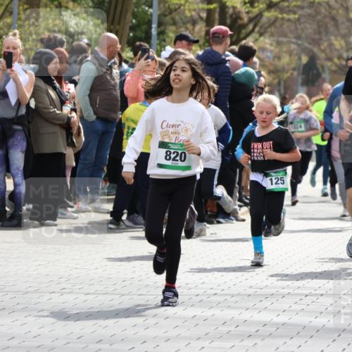 12.04.2026 - 45. Internationalen Wilhelmsburger Insellauf Strokosch-Dieckow http://msf.ph/oto/9489769 12.04.2026 14:36:03 Ziel 847, 641, 1056, 411, 93, 148, 1710, 863, 820, 328, 1025, 360, 325 meine-sportfotos.de