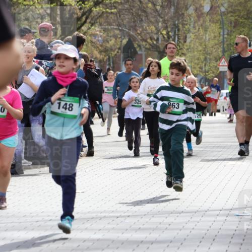 12.04.2026 - 45. Internationalen Wilhelmsburger Insellauf Strokosch-Dieckow http://msf.ph/oto/9489786 12.04.2026 14:35:59 Ziel 79, 76, 344, 90, 1732, 847, 641, 1056, 411, 93, 148, 1710, 863 meine-sportfotos.de