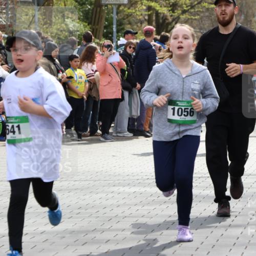 12.04.2026 - 45. Internationalen Wilhelmsburger Insellauf Strokosch-Dieckow http://msf.ph/oto/9489789 12.04.2026 14:35:56 Ziel 583, 628, 557, 585, 79, 76, 344, 90, 1732, 847, 641, 1056, 411, 93, 148 meine-sportfotos.de