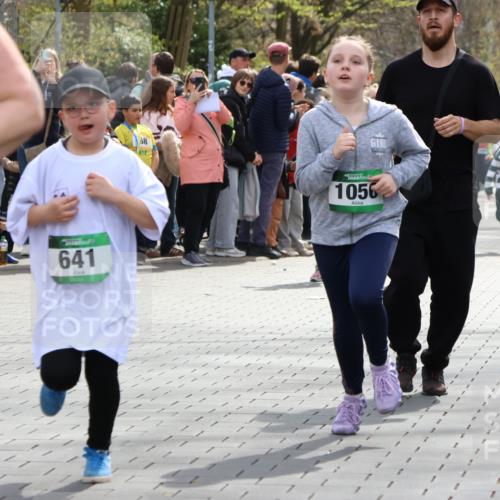 12.04.2026 - 45. Internationalen Wilhelmsburger Insellauf Strokosch-Dieckow http://msf.ph/oto/9489792 12.04.2026 14:35:56 Ziel 583, 628, 557, 585, 79, 76, 344, 90, 1732, 847, 641, 1056, 411, 93, 148 meine-sportfotos.de