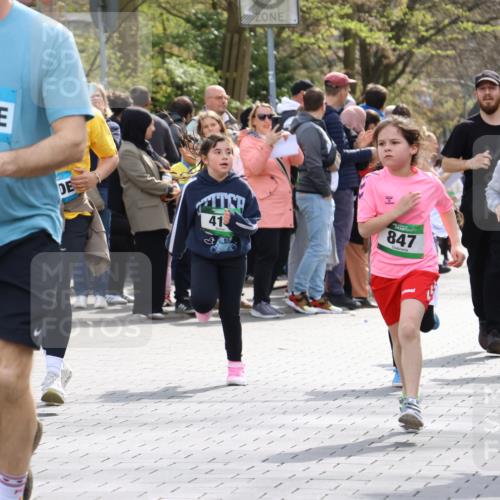 12.04.2026 - 45. Internationalen Wilhelmsburger Insellauf Strokosch-Dieckow http://msf.ph/oto/9489800 12.04.2026 14:35:53 Ziel 1069, 583, 628, 557, 585, 79, 76, 344, 90, 1732, 847, 641, 1056, 411 meine-sportfotos.de