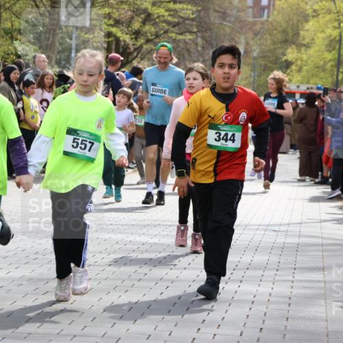 12.04.2026 - 45. Internationalen Wilhelmsburger Insellauf Strokosch-Dieckow http://msf.ph/oto/9489807 12.04.2026 14:35:49 Ziel 13, 850, 481, 81, 1069, 583, 628, 557, 585, 79, 76, 344, 90, 1732 meine-sportfotos.de