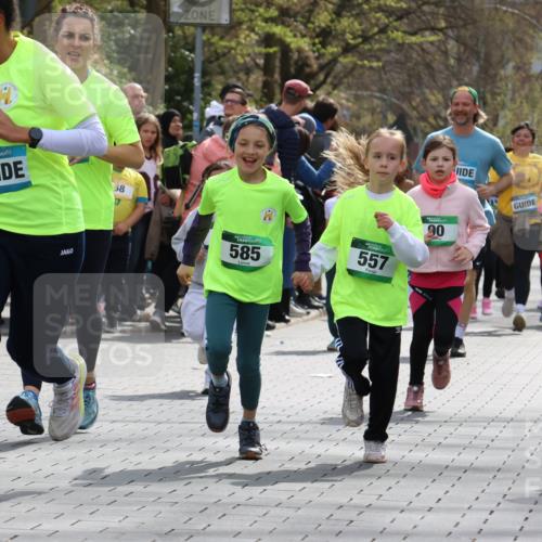12.04.2026 - 45. Internationalen Wilhelmsburger Insellauf Strokosch-Dieckow http://msf.ph/oto/9489812 12.04.2026 14:35:47 Ziel 77, 549, 1729, 606, 13, 850, 481, 81, 1069, 583, 628, 557, 585, 79, 76 meine-sportfotos.de