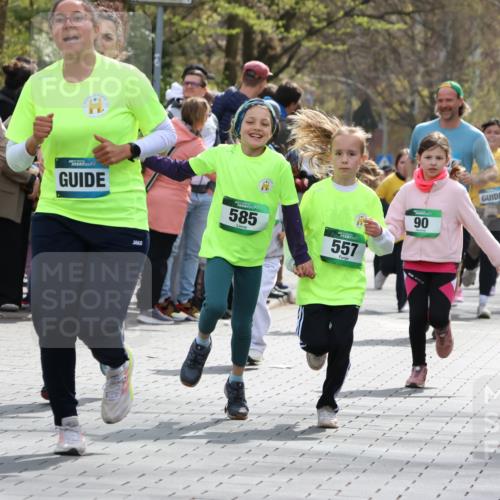 12.04.2026 - 45. Internationalen Wilhelmsburger Insellauf Strokosch-Dieckow http://msf.ph/oto/9489815 12.04.2026 14:35:47 Ziel 77, 549, 1729, 606, 13, 850, 481, 81, 1069, 583, 628, 557, 585, 79, 76 meine-sportfotos.de