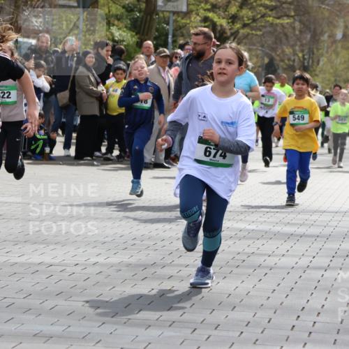 12.04.2026 - 45. Internationalen Wilhelmsburger Insellauf Strokosch-Dieckow http://msf.ph/oto/9489852 12.04.2026 14:35:36 Ziel 514, 594, 680, 851, 515, 432, 513, 442, 603, 364, 425, 813, 674, 1724, 118, 322, 525, 77, 549, 1729, 606 meine-sportfotos.de