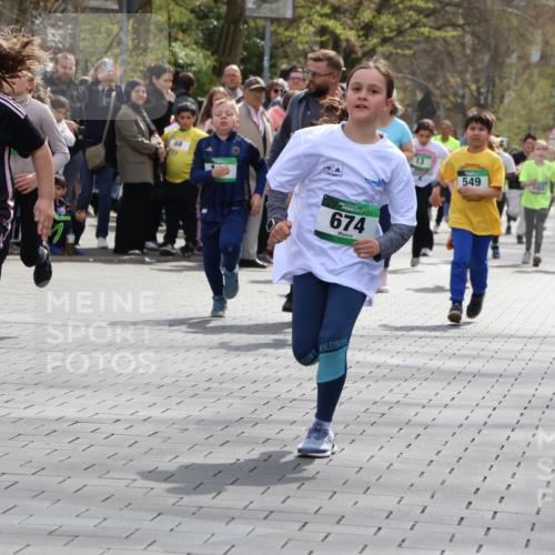 12.04.2026 - 45. Internationalen Wilhelmsburger Insellauf Strokosch-Dieckow http://msf.ph/oto/9489853 12.04.2026 14:35:36 Ziel 514, 594, 680, 851, 515, 432, 513, 442, 603, 364, 425, 813, 674, 1724, 118, 322, 525, 77, 549, 1729, 606 meine-sportfotos.de