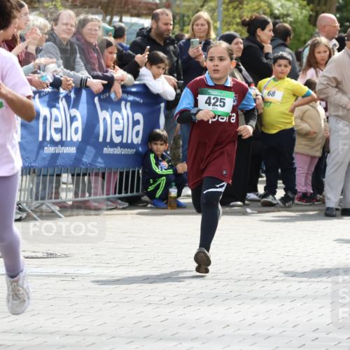 12.04.2026 - 45. Internationalen Wilhelmsburger Insellauf Strokosch-Dieckow http://msf.ph/oto/9489862 12.04.2026 14:35:34 Ziel 334, 514, 594, 680, 851, 515, 432, 513, 442, 603, 364, 425, 813, 674, 1724, 118, 322, 525 meine-sportfotos.de