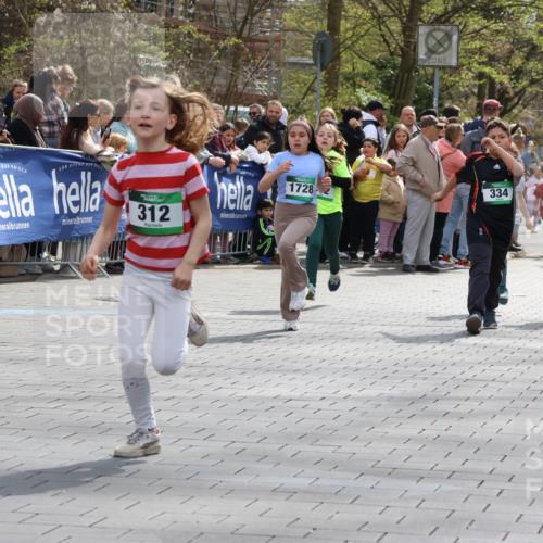 12.04.2026 - 45. Internationalen Wilhelmsburger Insellauf Strokosch-Dieckow http://msf.ph/oto/9489894 12.04.2026 14:35:23 Ziel 419, 80, 366, 574, 1017, 1717, 312, 340, 848, 1728, 474, 484, 137, 582, 334 meine-sportfotos.de