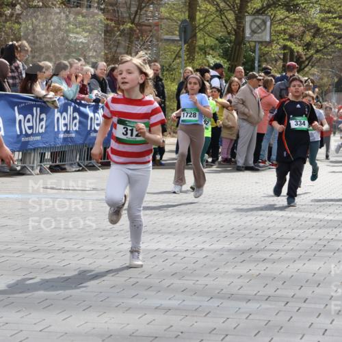 12.04.2026 - 45. Internationalen Wilhelmsburger Insellauf Strokosch-Dieckow http://msf.ph/oto/9489898 12.04.2026 14:35:23 Ziel 419, 80, 366, 574, 1017, 1717, 312, 340, 848, 1728, 474, 484, 137, 582, 334 meine-sportfotos.de