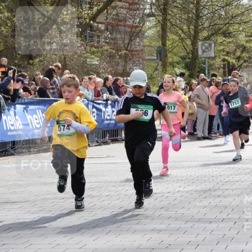 12.04.2026 - 45. Internationalen Wilhelmsburger Insellauf Strokosch-Dieckow http://msf.ph/oto/9489913 12.04.2026 14:35:19 Ziel 1703, 156, 659, 873, 142, 522, 1009, 419, 80, 366, 574, 1017, 1717, 312, 340, 848, 1728 meine-sportfotos.de