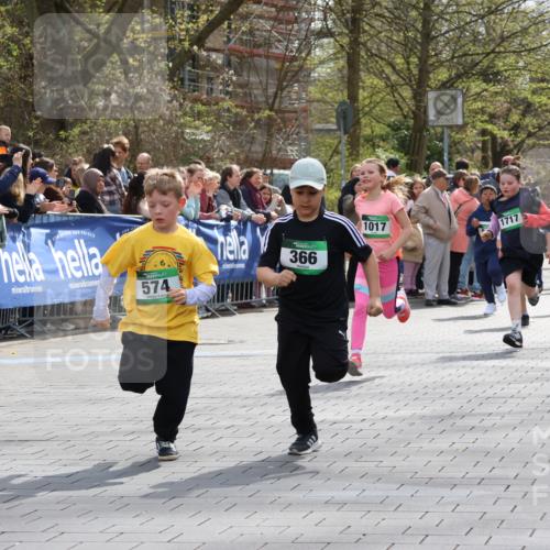 12.04.2026 - 45. Internationalen Wilhelmsburger Insellauf Strokosch-Dieckow http://msf.ph/oto/9489914 12.04.2026 14:35:19 Ziel 1703, 156, 659, 873, 142, 522, 1009, 419, 80, 366, 574, 1017, 1717, 312, 340, 848, 1728 meine-sportfotos.de