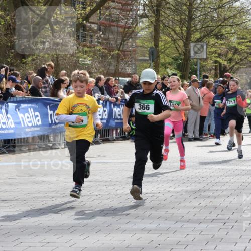 12.04.2026 - 45. Internationalen Wilhelmsburger Insellauf Strokosch-Dieckow http://msf.ph/oto/9489916 12.04.2026 14:35:19 Ziel 1703, 156, 659, 873, 142, 522, 1009, 419, 80, 366, 574, 1017, 1717, 312, 340, 848, 1728 meine-sportfotos.de
