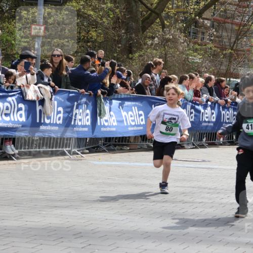 12.04.2026 - 45. Internationalen Wilhelmsburger Insellauf Strokosch-Dieckow http://msf.ph/oto/9489920 12.04.2026 14:35:17 Ziel 1703, 156, 659, 873, 142, 522, 1009, 419, 80, 366, 574, 1017, 1717 meine-sportfotos.de