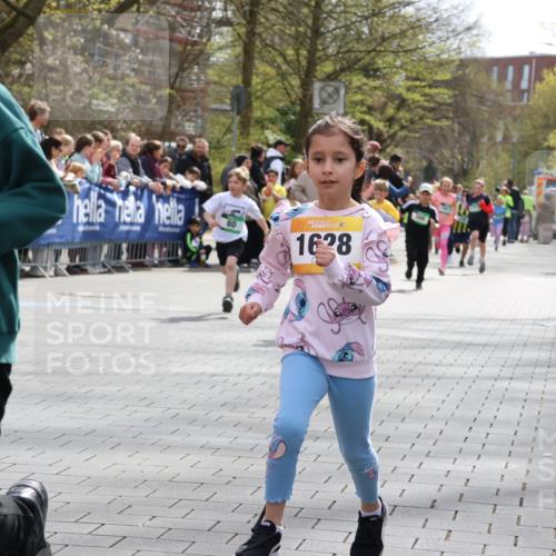 12.04.2026 - 45. Internationalen Wilhelmsburger Insellauf Strokosch-Dieckow http://msf.ph/oto/9489922 12.04.2026 14:35:15 Ziel 415, 1707, 846, 842, 1703, 156, 659, 873, 142, 522, 1009, 419, 80, 366, 574 meine-sportfotos.de