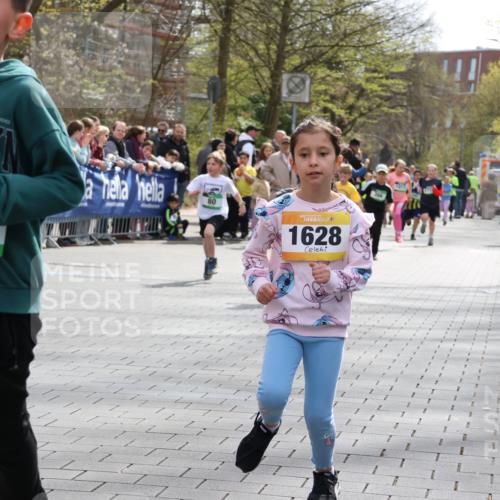 12.04.2026 - 45. Internationalen Wilhelmsburger Insellauf Strokosch-Dieckow http://msf.ph/oto/9489923 12.04.2026 14:35:15 Ziel 415, 1707, 846, 842, 1703, 156, 659, 873, 142, 522, 1009, 419, 80, 366, 574 meine-sportfotos.de