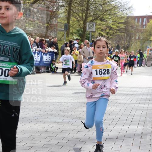 12.04.2026 - 45. Internationalen Wilhelmsburger Insellauf Strokosch-Dieckow http://msf.ph/oto/9489924 12.04.2026 14:35:15 Ziel 415, 1707, 846, 842, 1703, 156, 659, 873, 142, 522, 1009, 419, 80, 366, 574 meine-sportfotos.de