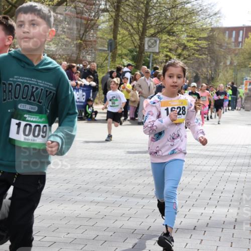 12.04.2026 - 45. Internationalen Wilhelmsburger Insellauf Strokosch-Dieckow http://msf.ph/oto/9489925 12.04.2026 14:35:15 Ziel 415, 1707, 846, 842, 1703, 156, 659, 873, 142, 522, 1009, 419, 80, 366, 574 meine-sportfotos.de