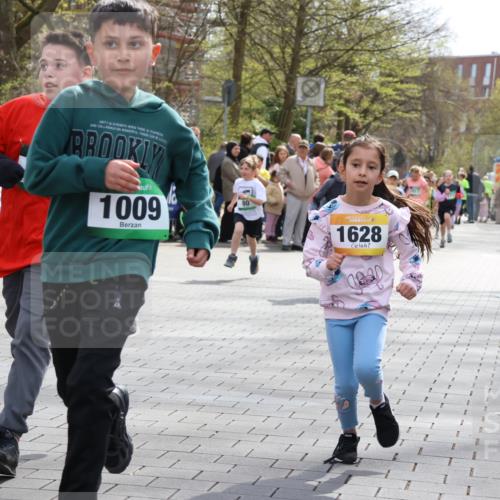 12.04.2026 - 45. Internationalen Wilhelmsburger Insellauf Strokosch-Dieckow http://msf.ph/oto/9489927 12.04.2026 14:35:15 Ziel 415, 1707, 846, 842, 1703, 156, 659, 873, 142, 522, 1009, 419, 80, 366, 574 meine-sportfotos.de