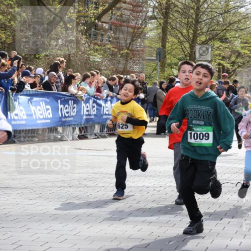 12.04.2026 - 45. Internationalen Wilhelmsburger Insellauf Strokosch-Dieckow http://msf.ph/oto/9489930 12.04.2026 14:35:14 Ziel 415, 1707, 846, 842, 1703, 156, 659, 873, 142, 522, 1009, 419, 80, 366, 574 meine-sportfotos.de