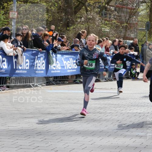 12.04.2026 - 45. Internationalen Wilhelmsburger Insellauf Strokosch-Dieckow http://msf.ph/oto/9489954 12.04.2026 14:35:08 Ziel 677, 69, 470, 1750, 163, 166, 836, 869, 415, 1707, 846, 842, 1703, 156, 659, 873, 142, 522 meine-sportfotos.de