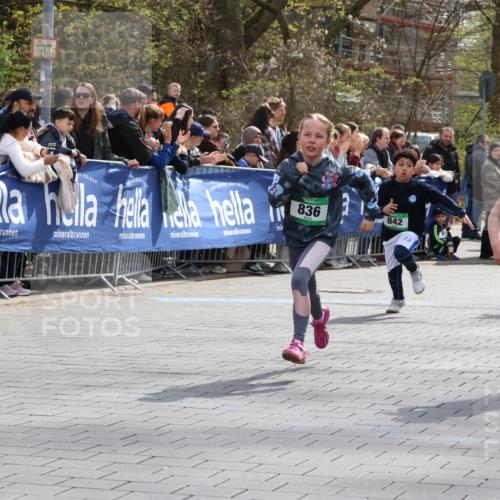 12.04.2026 - 45. Internationalen Wilhelmsburger Insellauf Strokosch-Dieckow http://msf.ph/oto/9489955 12.04.2026 14:35:08 Ziel 677, 69, 470, 1750, 163, 166, 836, 869, 415, 1707, 846, 842, 1703, 156, 659, 873, 142, 522 meine-sportfotos.de