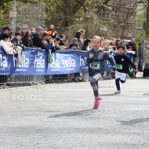 12.04.2026 - 45. Internationalen Wilhelmsburger Insellauf Strokosch-Dieckow http://msf.ph/oto/9489956 12.04.2026 14:35:07 Ziel 677, 69, 470, 1750, 163, 166, 836, 869, 415, 1707, 846, 842, 1703, 156, 659 meine-sportfotos.de