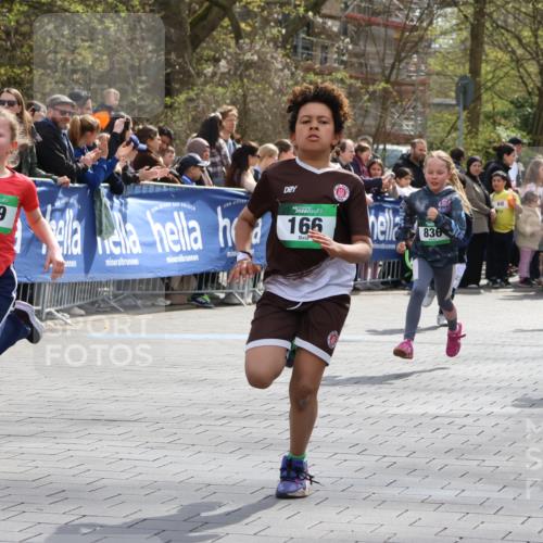 12.04.2026 - 45. Internationalen Wilhelmsburger Insellauf Strokosch-Dieckow http://msf.ph/oto/9489959 12.04.2026 14:35:07 Ziel 677, 69, 470, 1750, 163, 166, 836, 869, 415, 1707, 846, 842, 1703, 156, 659 meine-sportfotos.de