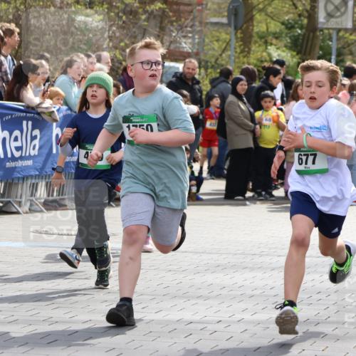 12.04.2026 - 45. Internationalen Wilhelmsburger Insellauf Strokosch-Dieckow http://msf.ph/oto/9489973 12.04.2026 14:35:02 Ziel 556, 840, 864, 288, 1725, 550, 527, 1721, 616, 816, 677, 69, 470, 1750, 163, 166, 836, 869 meine-sportfotos.de