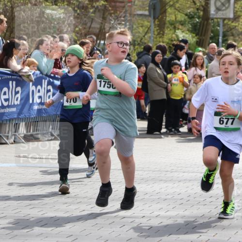 12.04.2026 - 45. Internationalen Wilhelmsburger Insellauf Strokosch-Dieckow http://msf.ph/oto/9489975 12.04.2026 14:35:02 Ziel 556, 840, 864, 288, 1725, 550, 527, 1721, 616, 816, 677, 69, 470, 1750, 163, 166, 836, 869 meine-sportfotos.de
