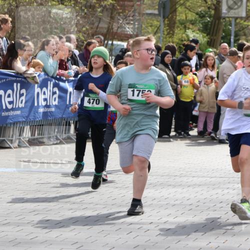 12.04.2026 - 45. Internationalen Wilhelmsburger Insellauf Strokosch-Dieckow http://msf.ph/oto/9489977 12.04.2026 14:35:02 Ziel 556, 840, 864, 288, 1725, 550, 527, 1721, 616, 816, 677, 69, 470, 1750, 163, 166, 836, 869 meine-sportfotos.de