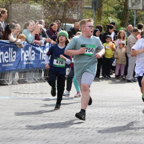 12.04.2026 - 45. Internationalen Wilhelmsburger Insellauf Strokosch-Dieckow http://msf.ph/oto/9489978 12.04.2026 14:35:02 Ziel 556, 840, 864, 288, 1725, 550, 527, 1721, 616, 816, 677, 69, 470, 1750, 163, 166, 836, 869 meine-sportfotos.de