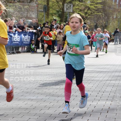 12.04.2026 - 45. Internationalen Wilhelmsburger Insellauf Strokosch-Dieckow http://msf.ph/oto/9489987 12.04.2026 14:34:58 Ziel 122, 476, 472, 575, 287, 326, 464, 1706, 346, 1726, 556, 840, 864, 288, 1725, 550, 527, 1721, 616, 816, 677, 69, 470, 1750, 163 meine-sportfotos.de