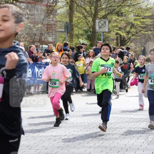 12.04.2026 - 45. Internationalen Wilhelmsburger Insellauf Strokosch-Dieckow http://msf.ph/oto/9490013 12.04.2026 14:34:52 Ziel 40, 303, 993, 519, 999, 622, 471, 356, 47, 1021, 485, 489, 1016, 122, 476, 472, 575, 287, 326, 464, 1706, 346, 1726, 556, 840, 864, 288, 1725, 550, 527 meine-sportfotos.de