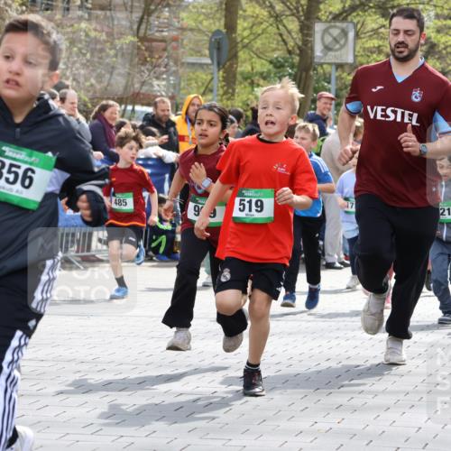 12.04.2026 - 45. Internationalen Wilhelmsburger Insellauf Strokosch-Dieckow http://msf.ph/oto/9490024 12.04.2026 14:34:49 Ziel 538, 40, 303, 993, 519, 999, 622, 471, 356, 47, 1021, 485, 489, 1016, 122, 476, 472, 575, 287, 326, 464, 1706, 346, 1726 meine-sportfotos.de