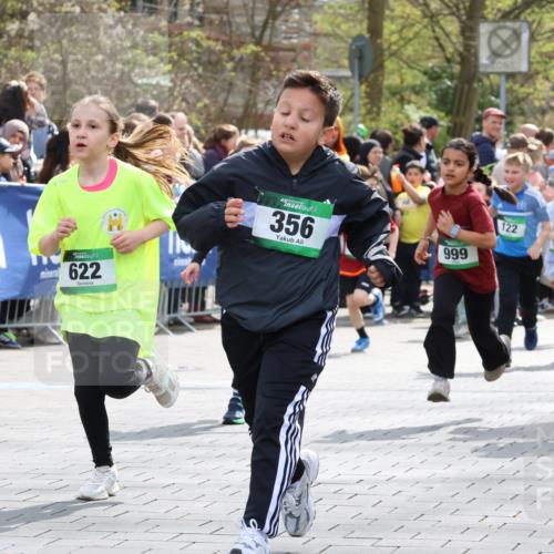 12.04.2026 - 45. Internationalen Wilhelmsburger Insellauf Strokosch-Dieckow http://msf.ph/oto/9490029 12.04.2026 14:34:48 Ziel 589, 808, 1720, 538, 40, 303, 993, 519, 999, 622, 471, 356, 47, 1021, 485, 489, 1016, 122, 476, 472, 575, 287, 326 meine-sportfotos.de