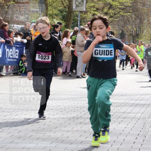 12.04.2026 - 45. Internationalen Wilhelmsburger Insellauf Strokosch-Dieckow http://msf.ph/oto/9490047 12.04.2026 14:34:42 Ziel 291, 144, 995, 590, 436, 110, 524, 660, 843, 815, 423, 16, 837, 311, 589, 808, 1720, 538, 40, 303, 993 meine-sportfotos.de