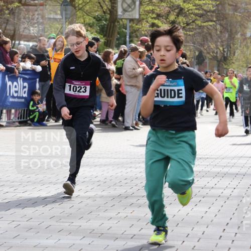 12.04.2026 - 45. Internationalen Wilhelmsburger Insellauf Strokosch-Dieckow http://msf.ph/oto/9490048 12.04.2026 14:34:42 Ziel 291, 144, 995, 590, 436, 110, 524, 660, 843, 815, 423, 16, 837, 311, 589, 808, 1720, 538, 40, 303, 993 meine-sportfotos.de