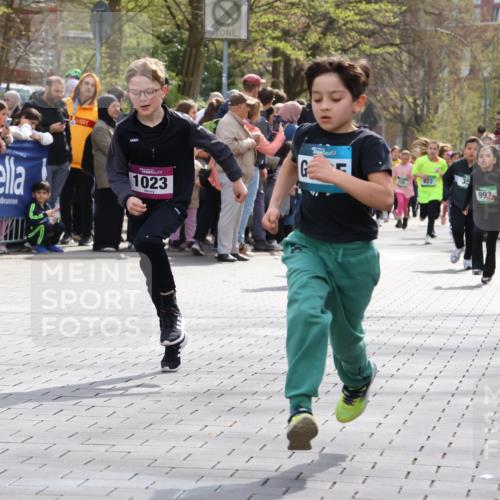 12.04.2026 - 45. Internationalen Wilhelmsburger Insellauf Strokosch-Dieckow http://msf.ph/oto/9490050 12.04.2026 14:34:42 Ziel 291, 144, 995, 590, 436, 110, 524, 660, 843, 815, 423, 16, 837, 311, 589, 808, 1720, 538, 40, 303, 993 meine-sportfotos.de